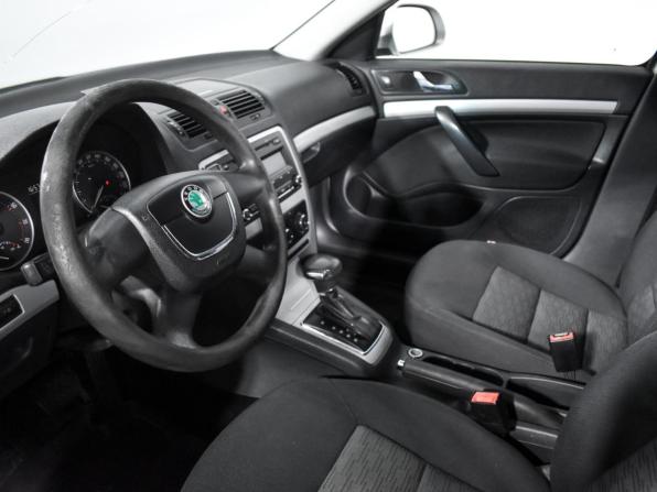 Skoda Octavia II (A5) Рестайлинг с пробегом 2011 года, цена 475 900 рублей, 351000 км, лифтбек, Автокод Объявления