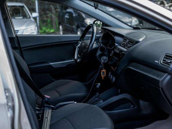Kia Rio III Рестайлинг с пробегом 2015 года, цена 925 000 рублей, 109310 км, седан, Автокод Объявления