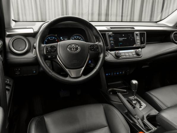 Toyota RAV4 IV (XA40) Рестайлинг с пробегом 2018 года, цена 2 850 000 рублей, 38000 км, внедорожник, Автокод Объявления