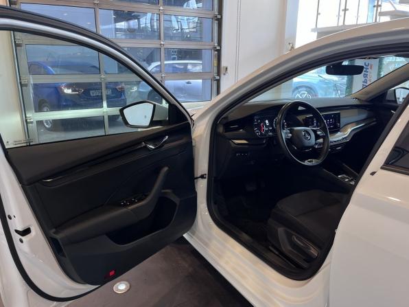 Skoda Octavia IV (A8) с пробегом 2021 года, цена 2 390 000 рублей, 103261 км, лифтбек, Автокод Объявления