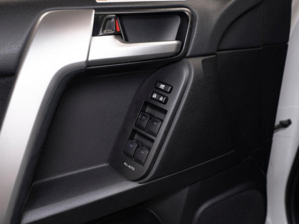 Toyota Land Cruiser Prado 150 Series Рестайлинг 2 с пробегом 2019 года, цена 4 900 000 рублей, 126064 км, внедорожник, Автокод Объявления