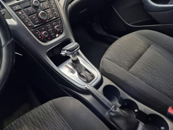 Opel Astra J Рестайлинг с пробегом 2012 года, цена 580 000 рублей, 268000 км, хэтчбек, Автокод Объявления