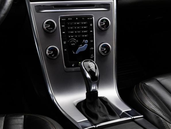 Volvo XC60 I Рестайлинг с пробегом 2017 года, цена 1 999 000 рублей, 265729 км, внедорожник, Автокод Объявления