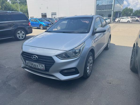 Hyundai Solaris II с пробегом 2017 года, цена 955 000 рублей, 140000 км, седан, Автокод Объявления