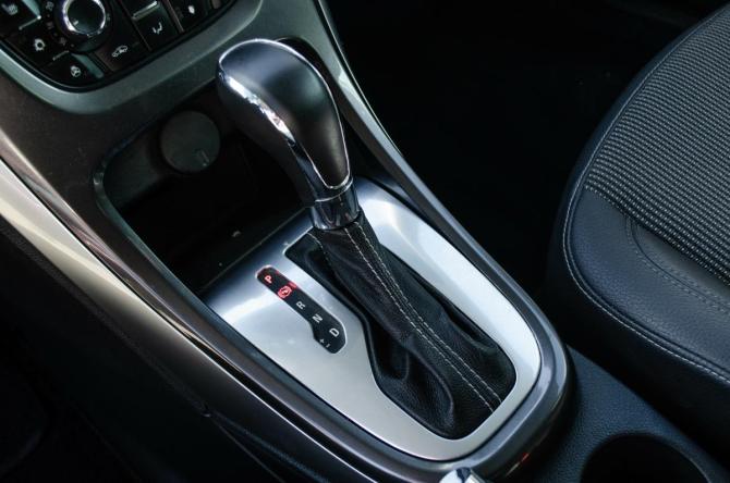 Opel Astra J Рестайлинг с пробегом 2012 года, цена 750 000 рублей, 162000 км, хэтчбек, Автокод Объявления