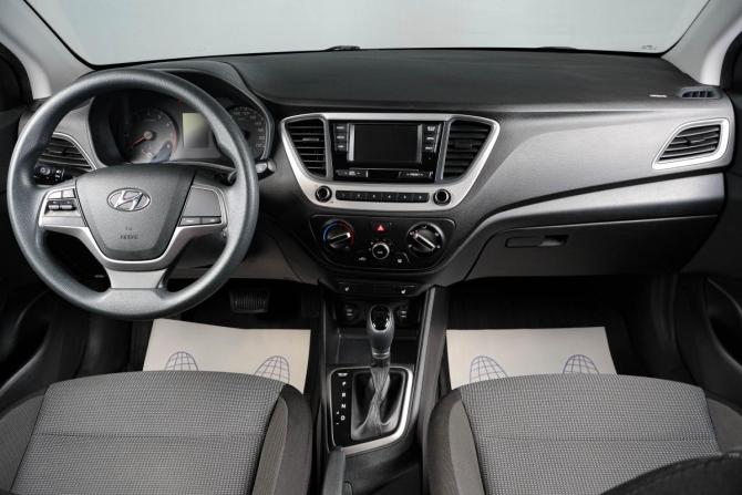 Hyundai Solaris II с пробегом 2017 года, цена 1 259 000 рублей, 111500 км, седан, Автокод Объявления