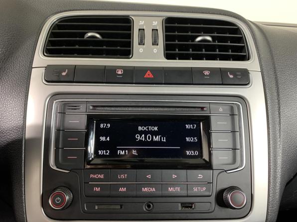 Volkswagen Polo V Рестайлинг с пробегом 2017 года, цена 1 063 000 рублей, 150000 км, седан, Автокод Объявления