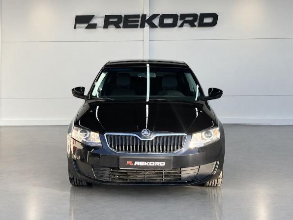 Skoda Octavia III (A7) с пробегом 2015 года, цена 1 349 000 рублей, 177552 км, лифтбек, Автокод Объявления