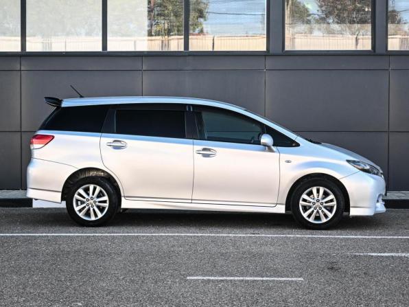 Toyota Wish II с пробегом 2010 года, цена 989 000 рублей, 242263 км, минивэн, Автокод Объявления