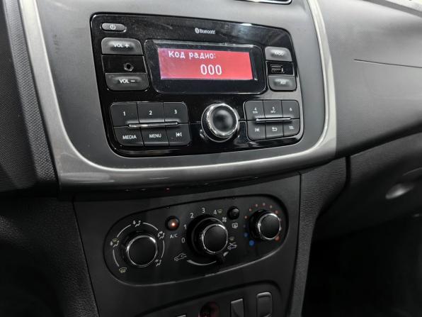 Renault Logan II Рестайлинг с пробегом 2021 года, цена 550 000 рублей, 171000 км, седан, Автокод Объявления