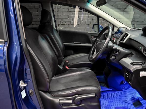 Honda Freed I Рестайлинг с пробегом 2013 года, цена 1 000 000 рублей, 203022 км, компактвэн, Автокод Объявления