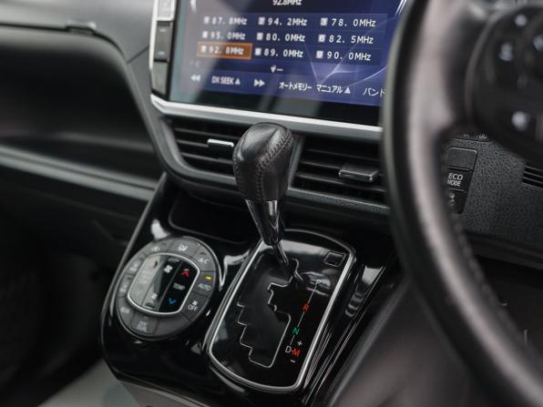 Toyota Noah III (R80) Рестайлинг с пробегом 2018 года, цена 2 300 000 рублей, 133048 км, минивэн, Автокод Объявления
