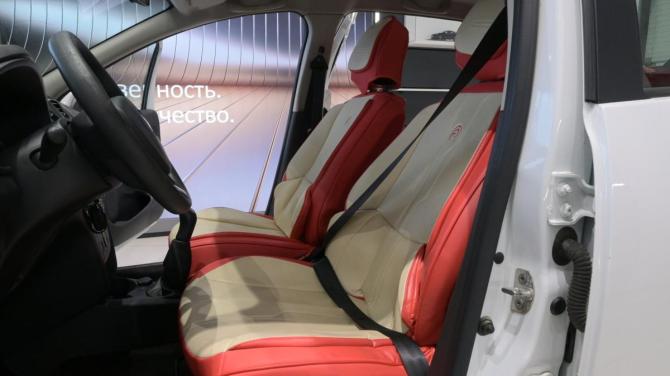 Renault Logan II с пробегом 2018 года, цена 830 000 рублей, 52000 км, седан, Автокод Объявления