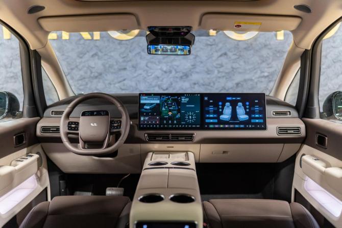 Новый Li Auto (Lixiang) Mega 2025 года, цена 9 390 000 рублей, минивэн, Автокод Объявления