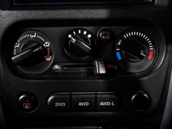 Suzuki Jimny III Рестайлинг 2 с пробегом 2015 года, цена 925 000 рублей, 241849 км, внедорожник, Автокод Объявления