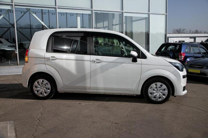 Toyota Spade с пробегом 2015 года, цена 935 000 рублей, 92000 км, компактвэн, Автокод Объявления