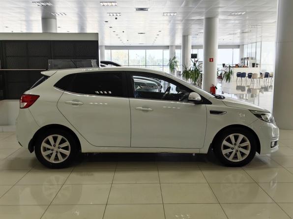 Kia Rio III Рестайлинг с пробегом 2016 года, цена 835 000 рублей, 100350 км, хэтчбек, Автокод Объявления