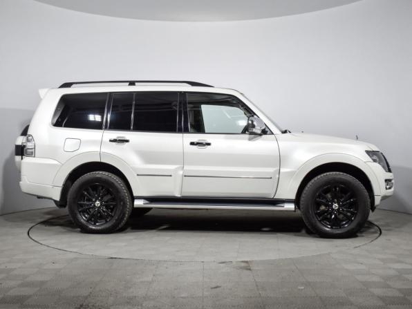 Mitsubishi Pajero IV Рестайлинг 2 с пробегом 2019 года, цена 3 527 980 рублей, 75435 км, внедорожник, Автокод Объявления