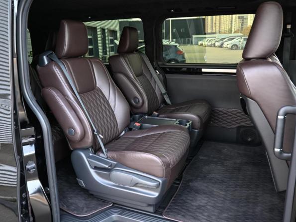 Toyota HiAce H300 с пробегом 2020 года, цена 7 520 000 рублей, 87017 км, минивэн, Автокод Объявления