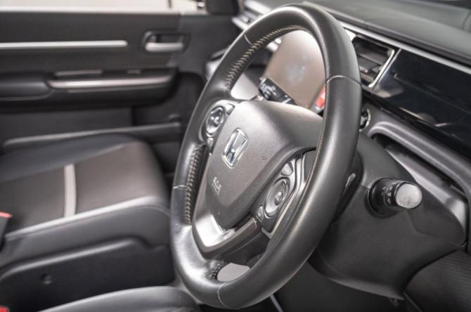 Honda Stepwgn V Рестайлинг с пробегом 2018 года, цена 2 599 000 рублей, 121000 км, минивэн, Автокод Объявления