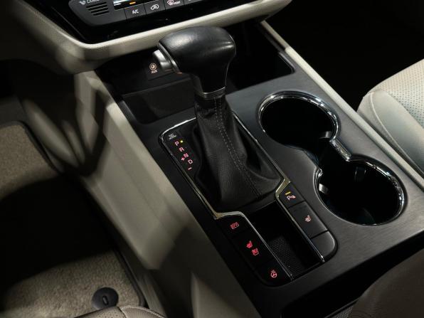 Kia Carnival III с пробегом 2020 года, цена 2 899 000 рублей, 123494 км, минивэн, Автокод Объявления