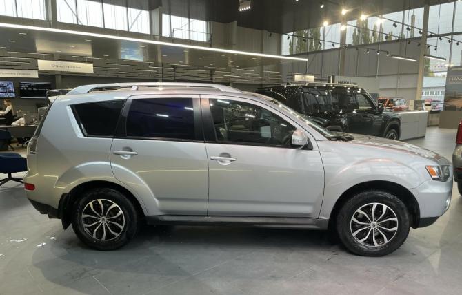 Mitsubishi Outlander II Рестайлинг с пробегом 2009 года, цена 950 600 рублей, 198654 км, внедорожник, Автокод Объявления