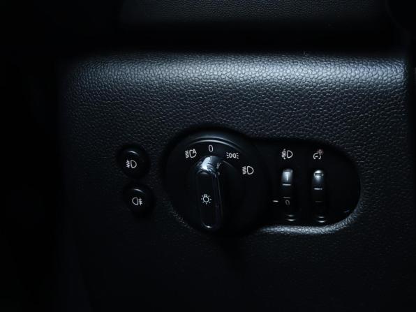 Mini Hatch III (F55/F56) Рестайлинг 2 с пробегом 2021 года, цена 2 670 000 рублей, 36050 км, хэтчбек, Автокод Объявления