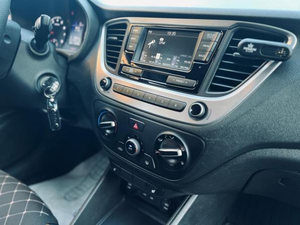 Hyundai Solaris II с пробегом 2018 года, цена 1 150 000 рублей, 92095 км, седан, Автокод Объявления