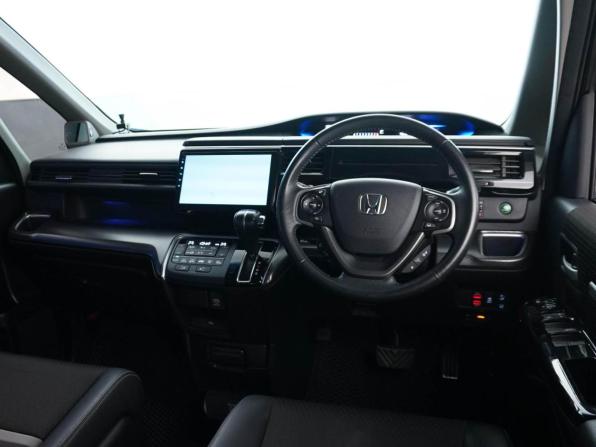 Honda Stepwgn V с пробегом 2017 года, цена 3 179 090 рублей, 137926 км, минивэн, Автокод Объявления