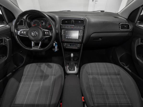 Volkswagen Polo V Рестайлинг с пробегом 2018 года, цена 1 540 000 рублей, 73854 км, седан, Автокод Объявления