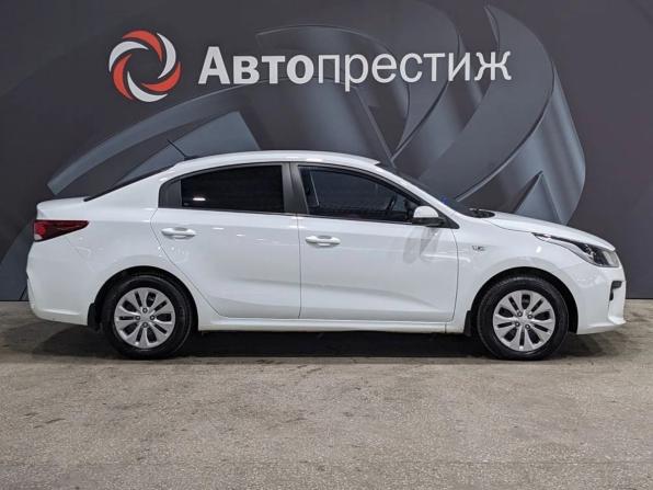 Kia Rio IV с пробегом 2018 года, цена 1 010 000 рублей, 137622 км, седан, Автокод Объявления