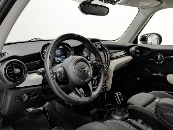 Mini Hatch III (F55/F56) Рестайлинг с пробегом 2021 года, цена 2 950 000 рублей, 65664 км, хэтчбек, Автокод Объявления
