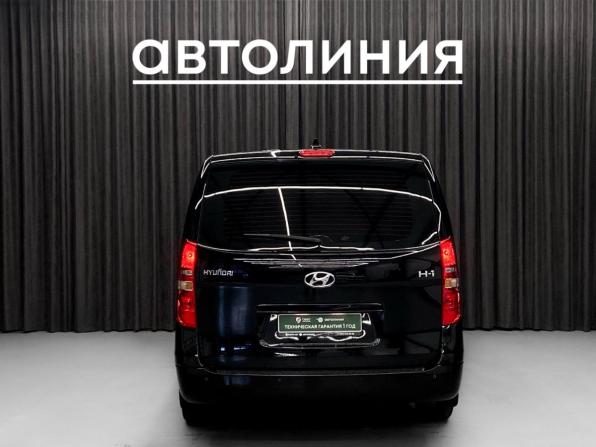 Hyundai H-1 II Рестайлинг 2 с пробегом 2021 года, цена 2 970 000 рублей, 170000 км, минивэн, Автокод Объявления