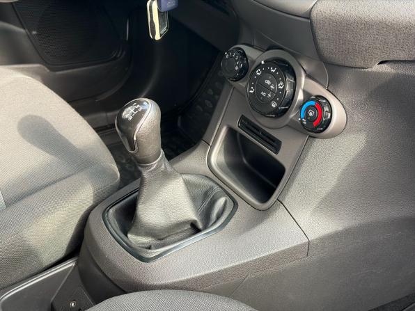 Ford Fiesta Mk6 Рестайлинг с пробегом 2015 года, цена 675 000 рублей, 135100 км, седан, Автокод Объявления