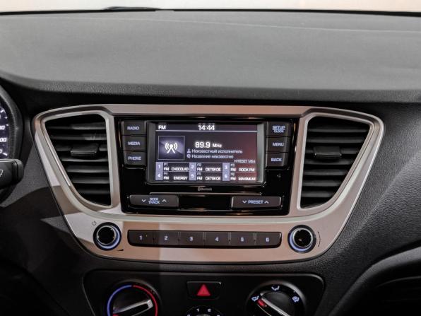 Hyundai Solaris II Рестайлинг с пробегом 2022 года, цена 1 690 000 рублей, 51771 км, седан, Автокод Объявления