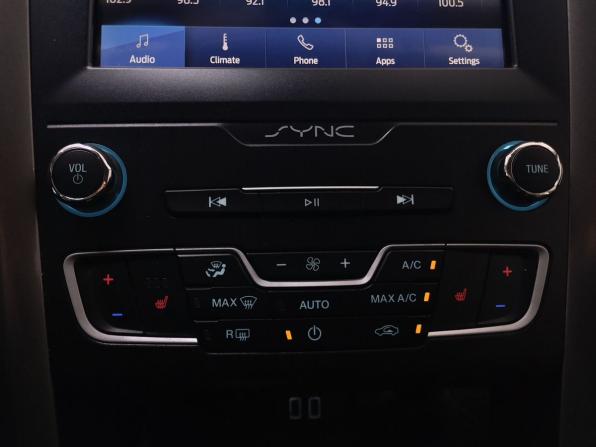 Ford Fusion (North America) II Рестайлинг с пробегом 2019 года, цена 1 330 000 рублей, 181938 км, седан, Автокод Объявления