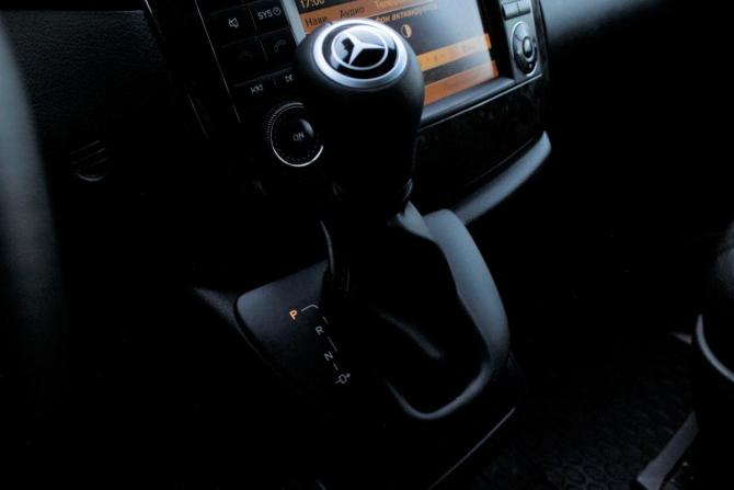 Mercedes-Benz Viano I (W639) Рестайлинг с пробегом 2011 года, цена 2 350 000 рублей, 330631 км, минивэн, Автокод Объявления