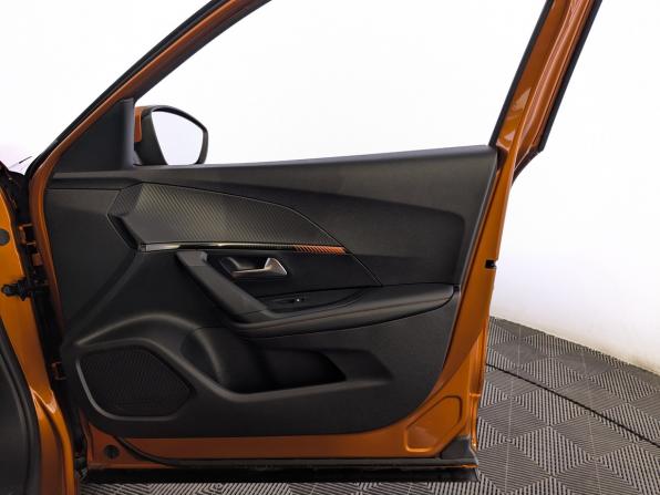 Peugeot 2008 II Рестайлинг с пробегом 2023 года, цена 2 250 000 рублей, 4718 км, внедорожник, Автокод Объявления