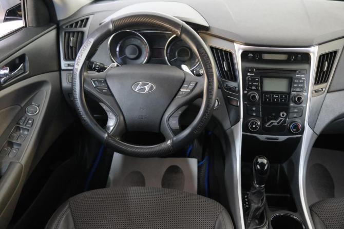 Hyundai Sonata VI (YF) с пробегом 2010 года, цена 989 000 рублей, 220000 км, седан, Автокод Объявления