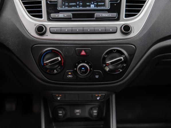 Hyundai Solaris II с пробегом 2019 года, цена 999 000 рублей, 182626 км, седан, Автокод Объявления