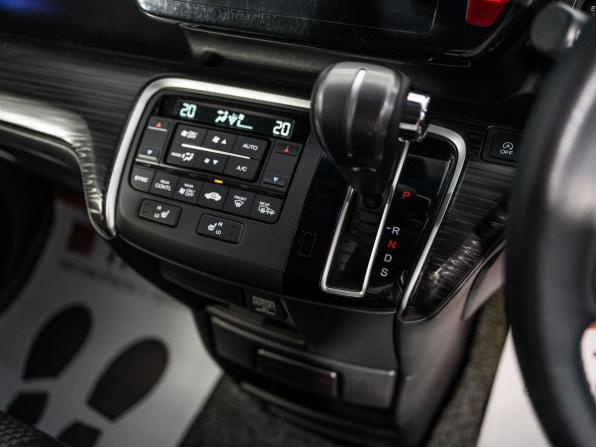 Honda Stepwgn V с пробегом 2016 года, цена 1 750 500 рублей, 151105 км, минивэн, Автокод Объявления