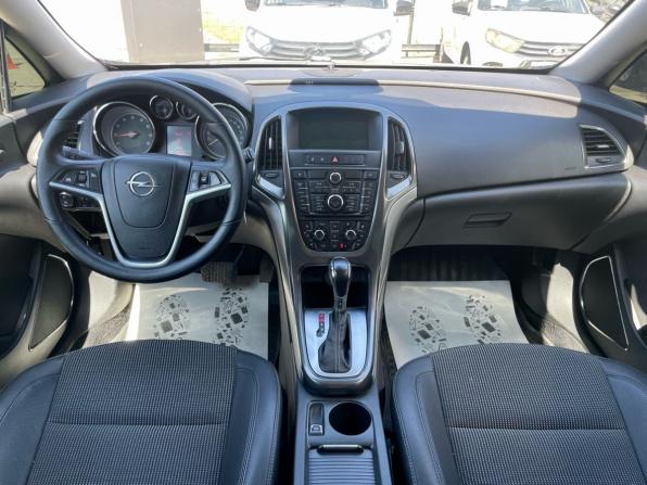 Opel Astra J с пробегом 2012 года, цена 645 000 рублей, 236200 км, хэтчбек, Автокод Объявления