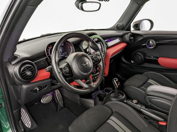 Mini Hatch III (F55/F56) Рестайлинг с пробегом 2020 года, цена 2 990 000 рублей, 84800 км, хэтчбек, Автокод Объявления
