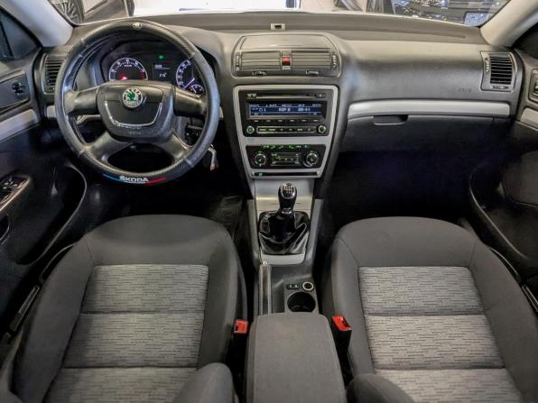 Skoda Octavia II (A5) Рестайлинг с пробегом 2012 года, цена 859 000 рублей, 246000 км, лифтбек, Автокод Объявления