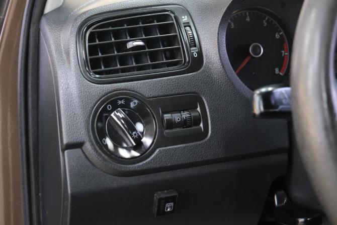 Volkswagen Polo V Рестайлинг с пробегом 2019 года, цена 799 000 рублей, 300217 км, седан, Автокод Объявления