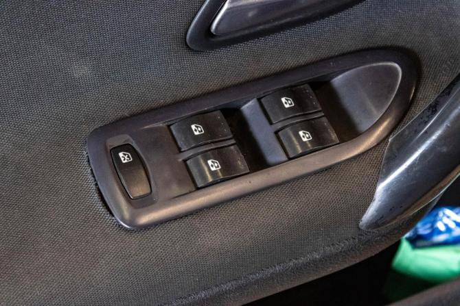Renault Laguna II Рестайлинг с пробегом 2006 года, цена 340 000 рублей, 349233 км, лифтбек, Автокод Объявления