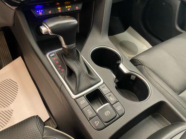 Kia Sportage IV Рестайлинг с пробегом 2018 года, цена 2 089 000 рублей, 182000 км, внедорожник, Автокод Объявления