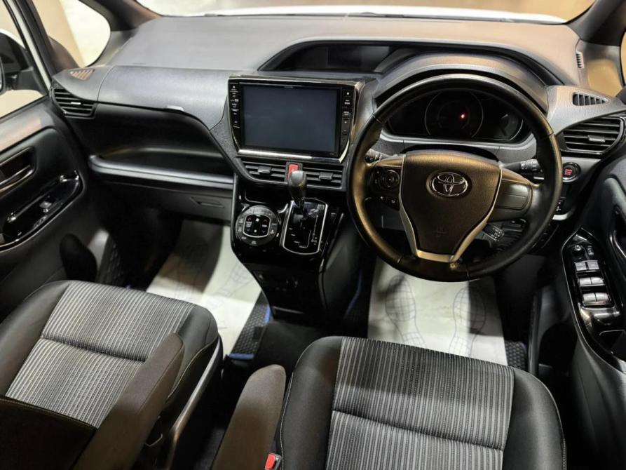 Toyota Noah III (R80) Рестайлинг Красноярск  - изображение 16