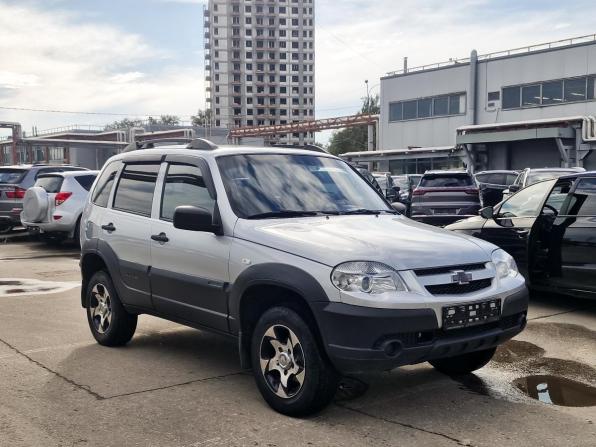 Chevrolet Niva I Рестайлинг с пробегом 2018 года, цена 844 000 рублей, 76628 км, внедорожник, Автокод Объявления