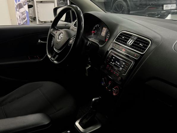 Volkswagen Polo V Рестайлинг с пробегом 2017 года, цена 950 000 рублей, 206123 км, седан, Автокод Объявления